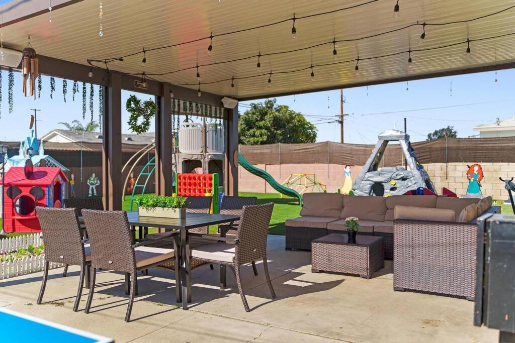 The Disneyland Dream: Arcade, Theater, Play, Golf+ Garden Grove Eksteriør bilde