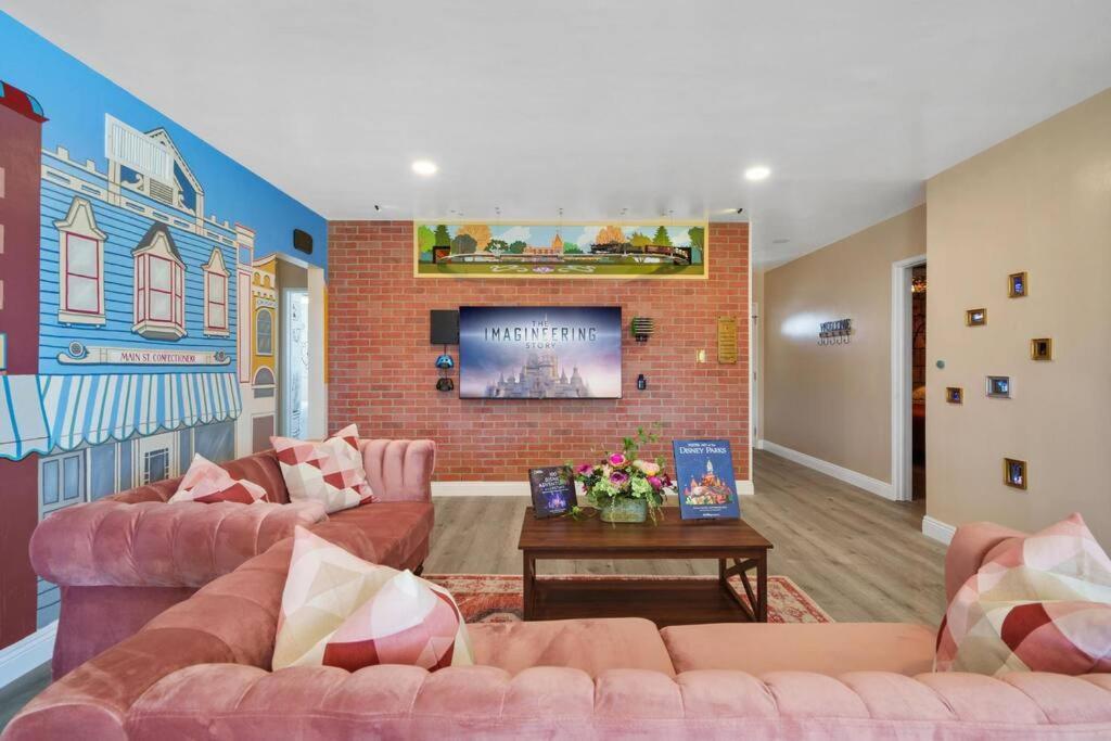 The Disneyland Dream: Arcade, Theater, Play, Golf+ Garden Grove Eksteriør bilde