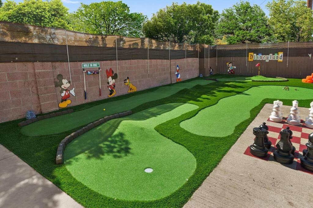 The Disneyland Dream: Arcade, Theater, Play, Golf+ Garden Grove Eksteriør bilde