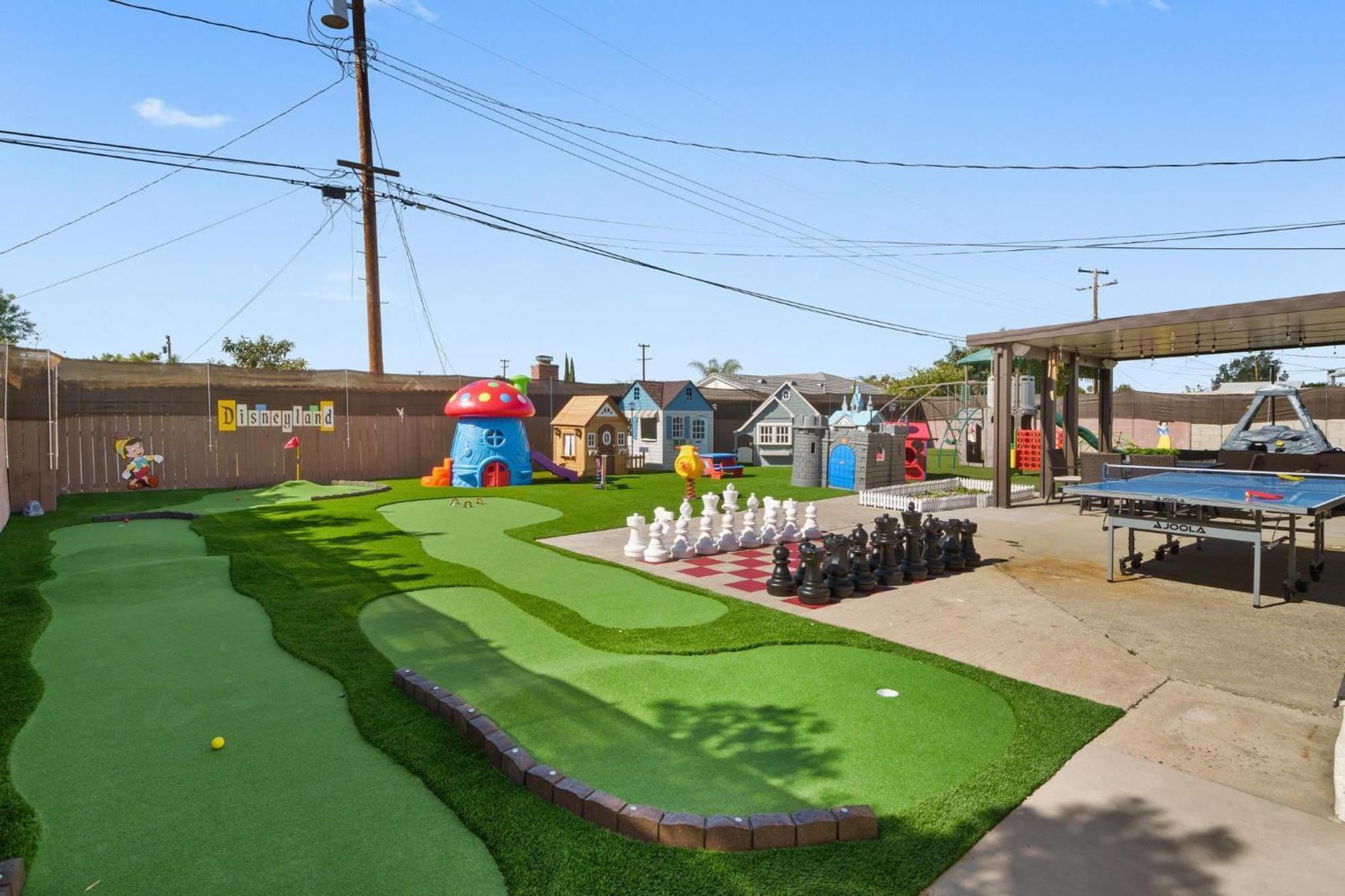 The Disneyland Dream: Arcade, Theater, Play, Golf+ Garden Grove Eksteriør bilde